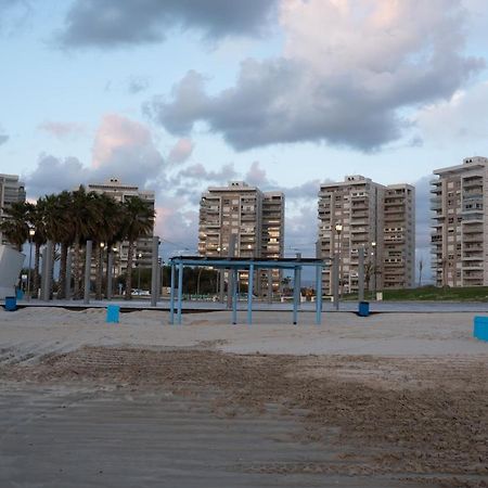 Argaman Beach Apartment Acre Exterior photo